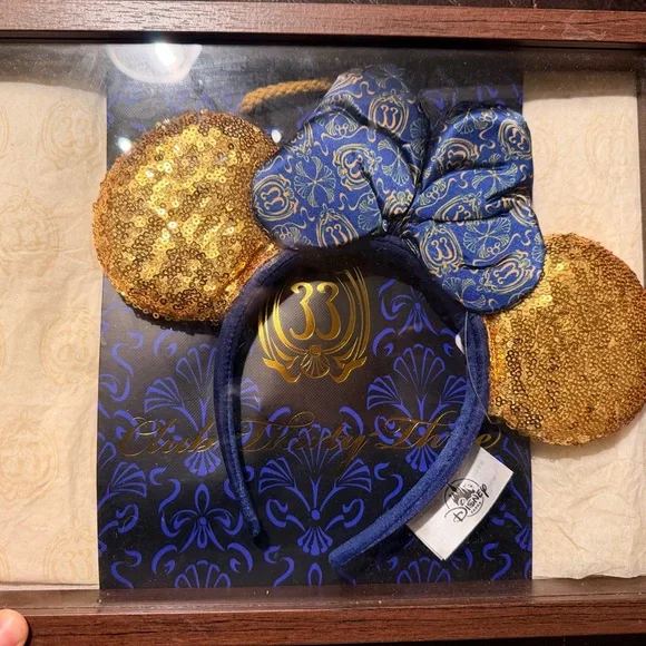Club 33 Disney Minnie Ears Gold Sequin Blue Bow | Exclusive | framed - Picture 1 of 1